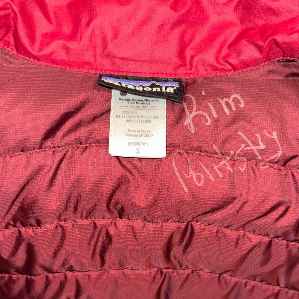 Patagonia Women's Vibrant Red Puffer Jacket. - Picture 5 of 5